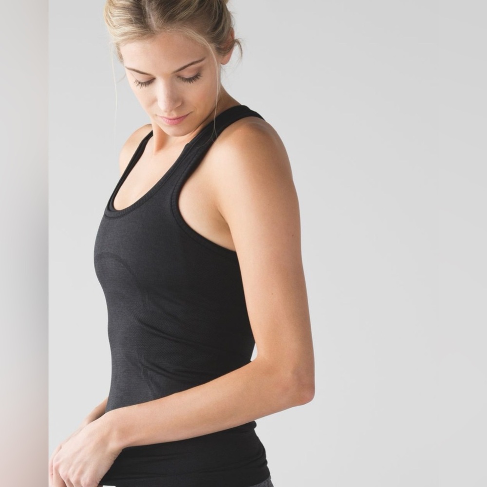 Lululemon Swiftly Tech Racerback Anti-Stink, Silverescent Technology in Black